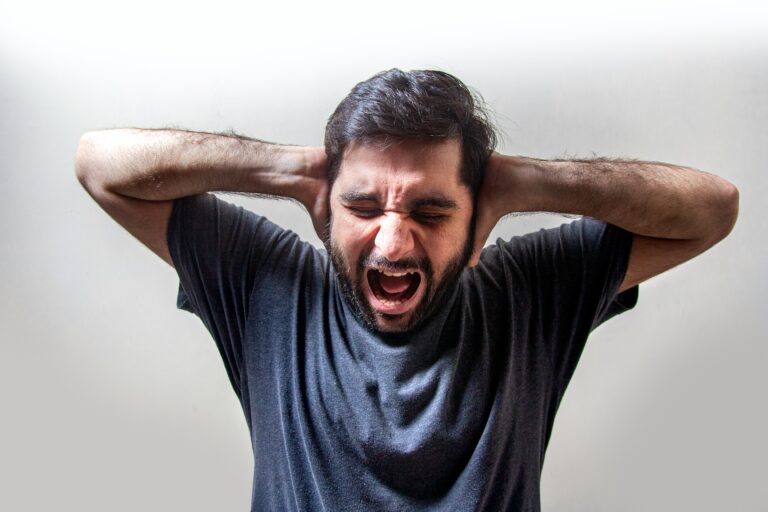 Man in distress, screaming: what you need to know about panic disorder